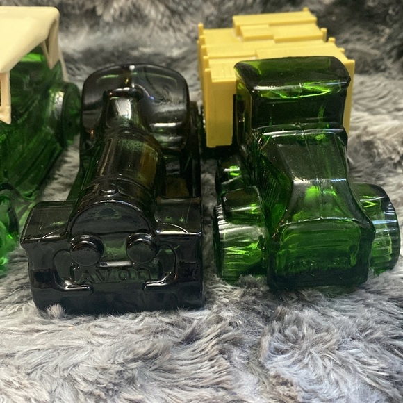 Vintage AVON 4 Car Cologne Bottles Empty Green and Amber Glass - Picture 11 of 16